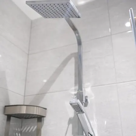 Bv Studios With Ensuite Showers & Share Kitchens Prime Location Near Hospital, Town Center Apt 4 St Helens  Экстерьер фото