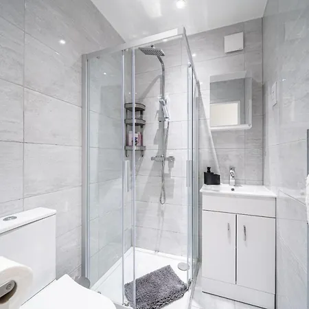 Bv Studios With Ensuite Showers & Share Kitchens Prime Location Near Hospital, Town Center Apt 4 St Helens  Экстерьер фото