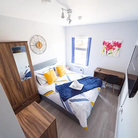 Bv Studios With Ensuite Showers & Share Kitchens Prime Location Near Hospital, Town Center Apt 4 St Helens  Экстерьер фото
