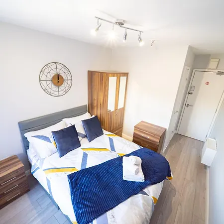 Bv Studios With Ensuite Showers & Share Kitchens Prime Location Near Hospital, Town Center Apt 4 St Helens  Номер фото