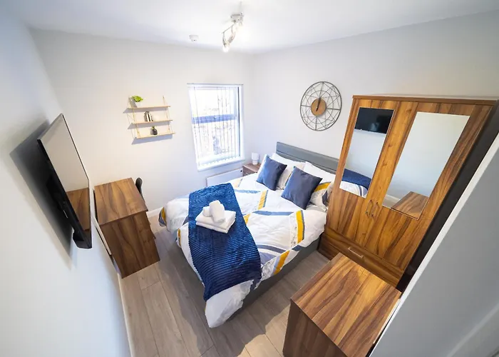 Bv Studios With Ensuite Showers & Share Kitchens Prime Location Near Hospital, Town Center Apt 4