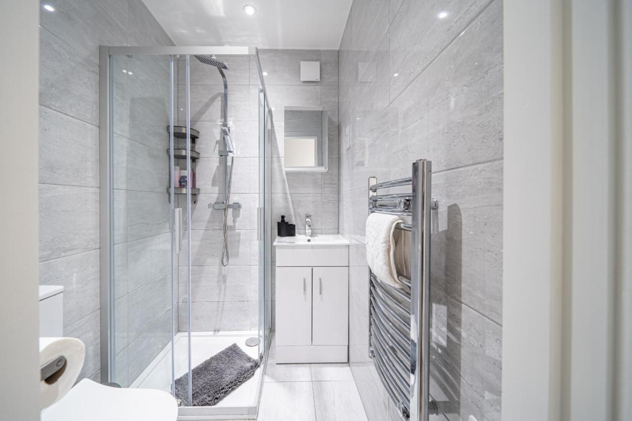 Bv With Ensuite Showers & Share Kitchens Prime Location Near Hospital, Town Center 4 Holiday home