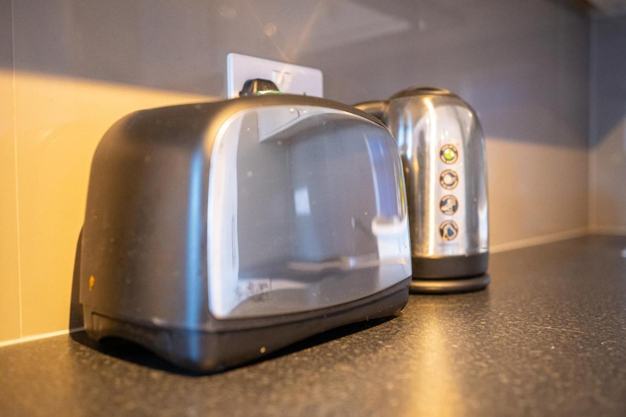Bv With Ensuite Showers & Share Kitchens Prime Location Near Hospital, Town Center 4 * St Helens (Merseyside)