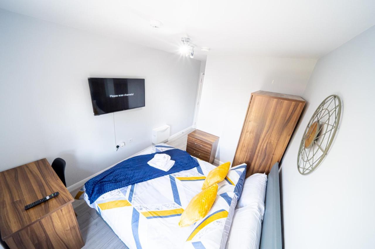 Bv With Ensuite Showers & Share Kitchens Prime Location Near Hospital, Town Center 4 *