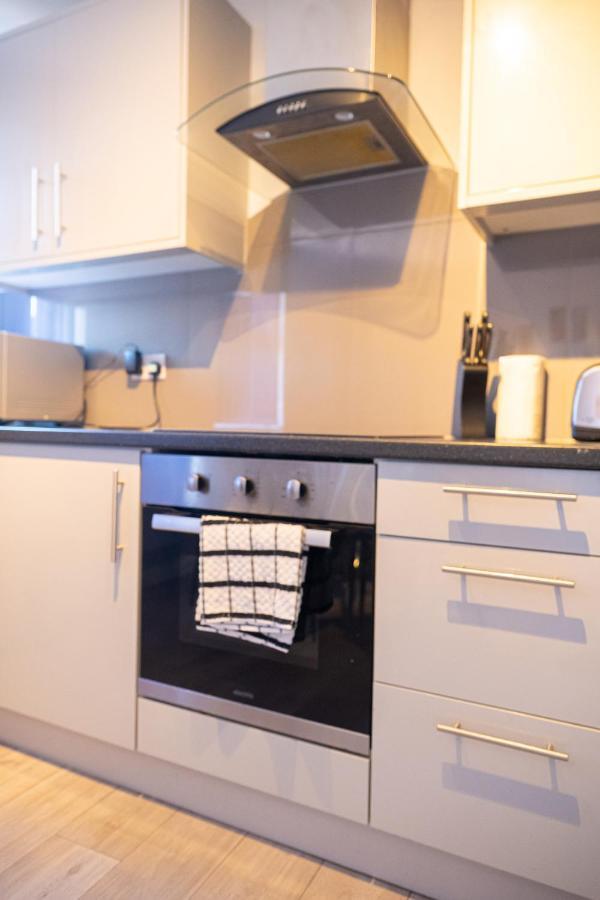 Bv With Ensuite Showers & Share Kitchens Prime Location Near Hospital, Town Center 4