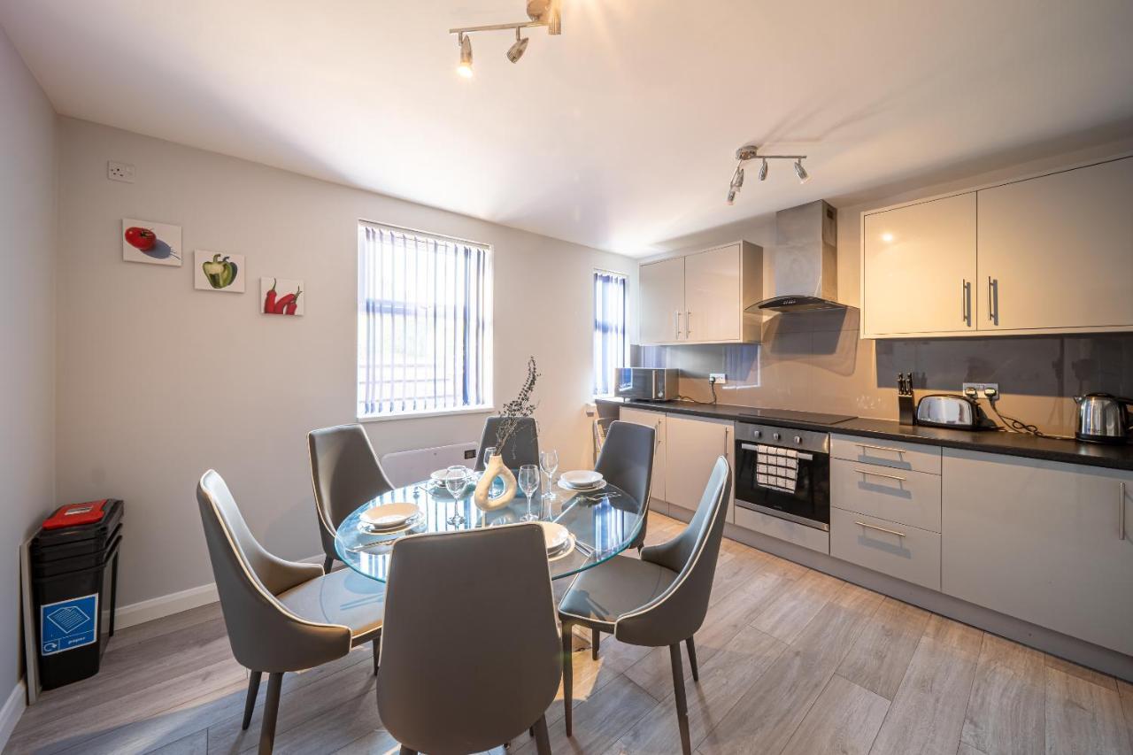 Bv With Ensuite Showers & Share Kitchens Prime Location Near Hospital, Town Center 4 * St Helens (Merseyside)