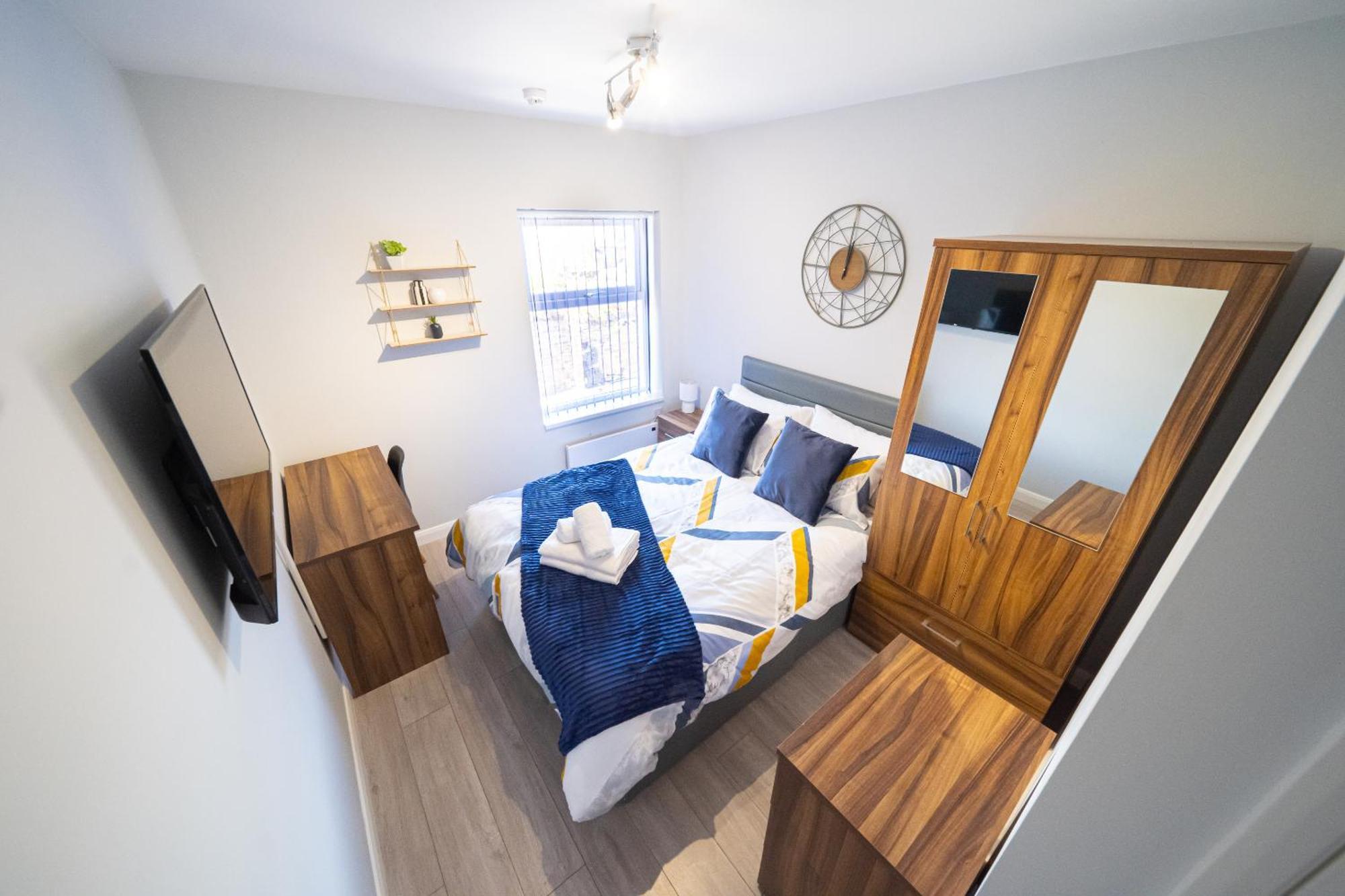 Bv With Ensuite Showers & Share Kitchens Prime Location Near Hospital, Town Center 4 * St Helens (Merseyside)